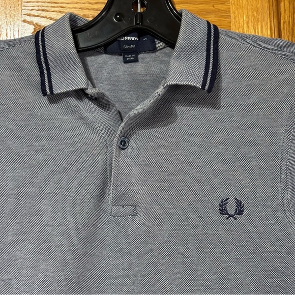 Fred Perry Gray with Blue Trim Polo Shirt Men’s XS EUC - Picture 3 of 4